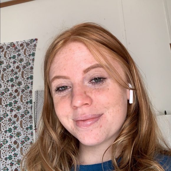 Meet your Posher, Cassandra - Picture 1 of 1